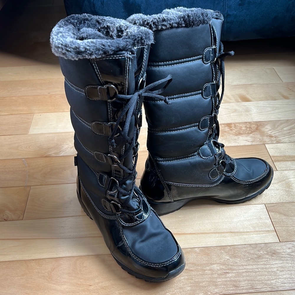 Black snow boots